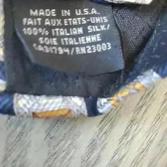 Pierre Cardin tie. 100% silk - Picture 3 of 5